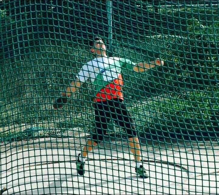 Peter Ivanov throwing the discus